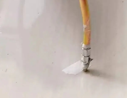 丹东市瓷砖空鼓维修公司专业解答在瓷砖铺贴过程中，如果使用的砂料过粗（如全部使用了粗砂），可能会导致以下问题